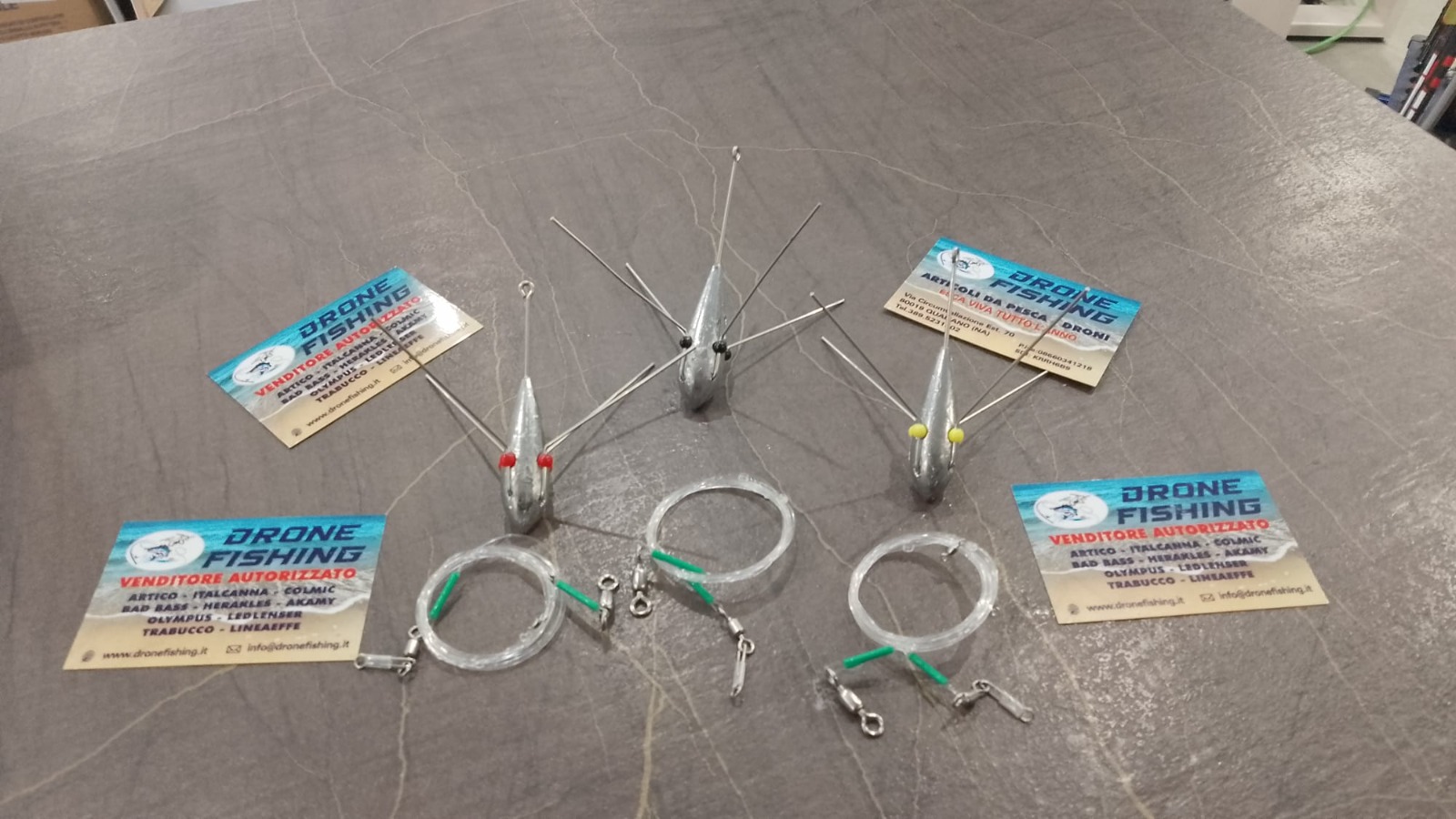 Trave Mono amo, bi-amo e tri-amo completo di occhiello in acciaio per la pesca con il drone